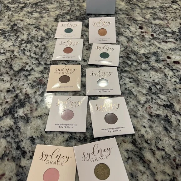 Sydney Grace  in Mel’s Memory eyeshadow collection - Picture 6 of 9